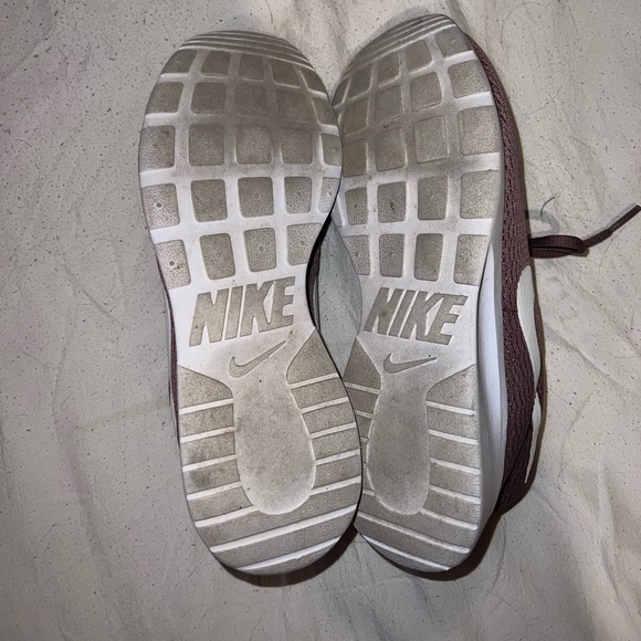 Nike Roshe Sneakers - Picture 4 of 4